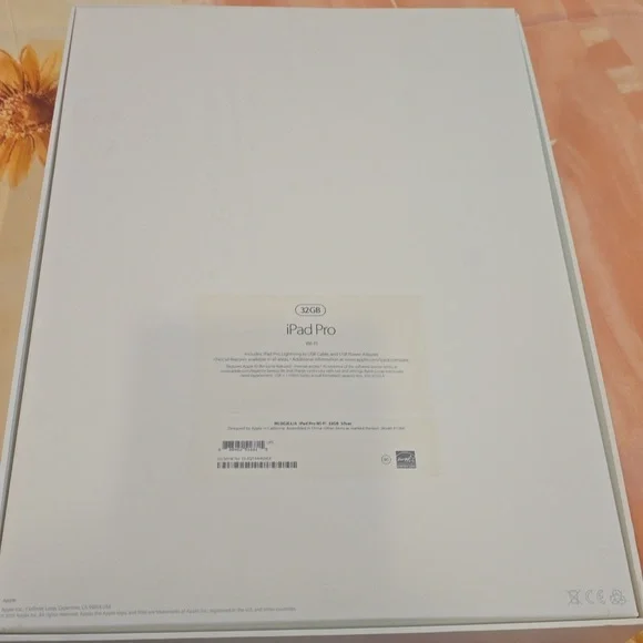 NWOT IPAD PRO 32GB MODEL A1584 With Box And Cover - Picture 5 of 6